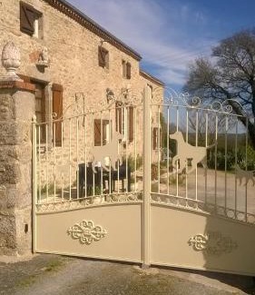 Saint-Malo-du-Bois Apartment | Le Petit Logis