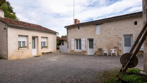 Civaux House | Le Petit Mona LIORA