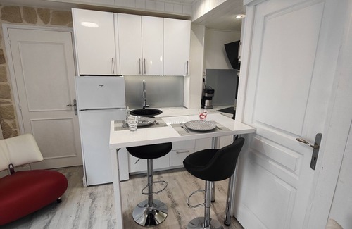 Brive-la-Gaillarde Apartment | Le Petit Paradis.
