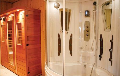 Botassart House | Le Petit Saule