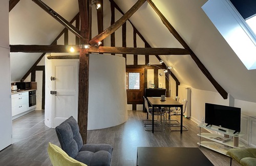 Auxerre Apartment | Le Pigeonnier-Apartment-Ensuite with Shower-City view