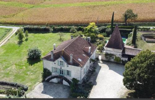 La Celle-sous-Gouzon Bed & Breakfast | Le Pigeonnier, Chariaud, near Aubeterre sur Dronne
