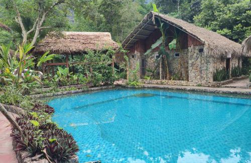 Lac Son Hotel | Le Pont Mu Waterfall Homestay