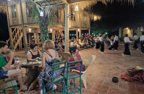 Lac Son Hotel | Le Pont Mu Waterfall Homestay