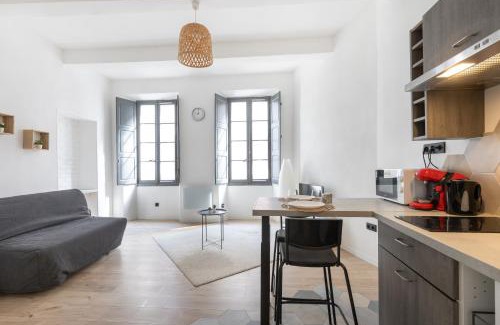 Carpentras Apartment | Le Rimbaud - Studio moderne en hypercentre - WiFi