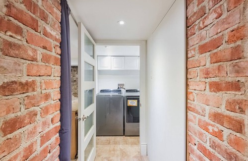 Shaughnessy Village House | ⭐Le Rockwood ⭐ Best Downtown Location - 1 month or more stays