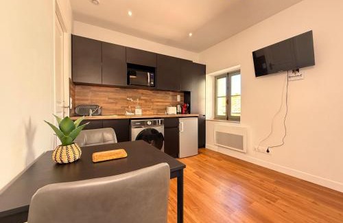 Centre Historique Apartment | Le Saint Just T2 proche des Halles Wifi