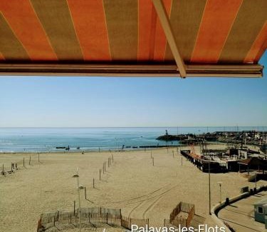 Palavas-les-Flots Apartment | Le Saint Roch - belle vue mer en plein centre ville
