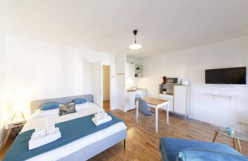 Laval Apartment | Le Salmson 700m gare Studio