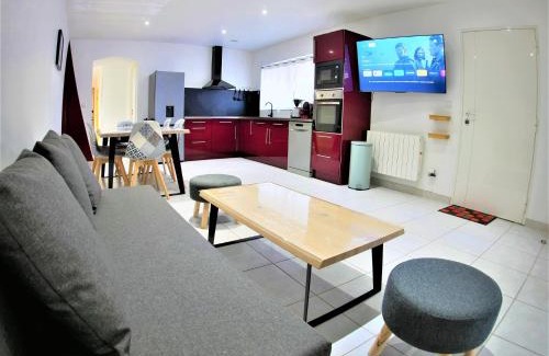 Faubourg Apartment | Le Salsero T4 de 93m2 en centre avec billard clim Prime vidéo Wifi fibre