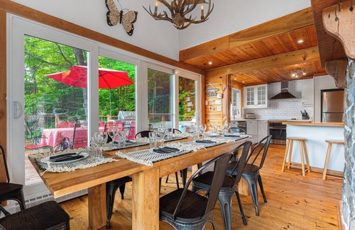 Les Pays-d'en-Haut Regional County Municipality Ski Chalet | Le Scandinave - Chaletwow
