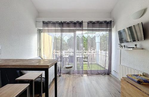 Palavas-les-Flots Apartment | Le Scarlett - Piscine, parking et proche plage