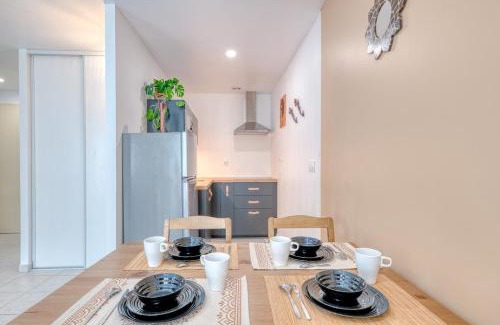 Montluel Apartment | Le Soleil d'Afrique - T3 - Montluel