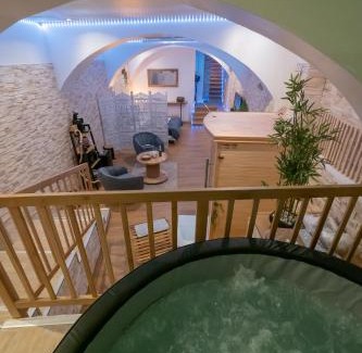 Old Town Apartment | Le Spa de la Cathédrale - Jacuzzi - Sauna - Champagne - Netflix - Wifi