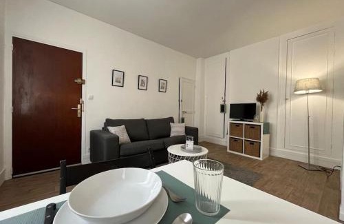 Fontainebleau Apartment | Le Studio Noir et Blanc