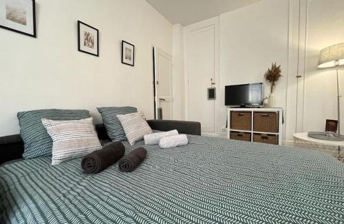 Fontainebleau Apartment | Le Studio Noir et Blanc