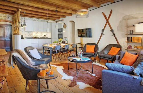 Annecy Old Town Ski Chalet | Le Swansdoors - Annecy apartment for 6, close to lake - OVO Network