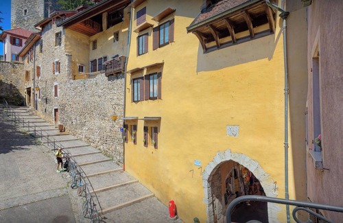 Annecy Old Town Ski Chalet | Le Swansdoors - Annecy apartment for 6, close to lake - OVO Network