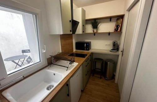 Centre Ville Apartment | Le tropical - hyper centre - patio - wifi