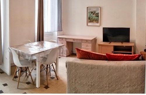 Salon-de-Provence Apartment | Le Victor Hugo - centre ville