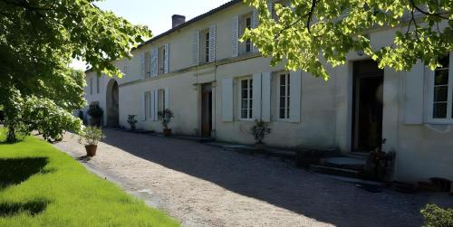 Reaux Bed & Breakfast | Le Vieux Noyer