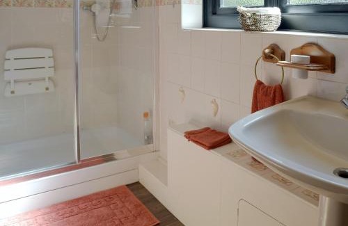 Hopton House | Leanda Lodge