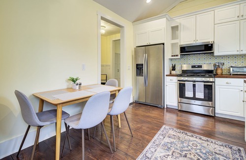Wilmington Historic District House | Leaning Lorelei: Light & Airy Downtown Cottage