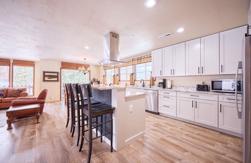 Leavenworth House | Leavenworth Retreat - pet-friendly with hot tub and mountain views