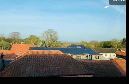 Holt Apartment | Lees Lookout Holt ,2 bedroom luxury apartment with private parking