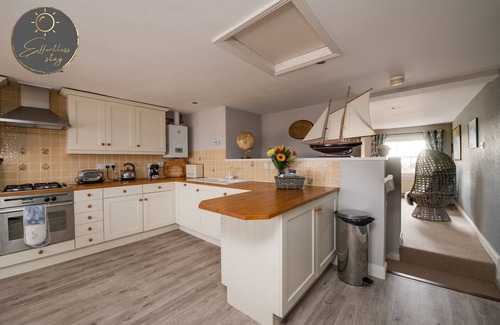 New Forest District Apartment | Leeward House|Luxury|Parking|Stunning Sea View