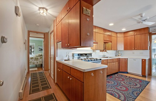 Stone Harbor House | "Leg-A-Sea" was built by an architect for his family and is the first passive solar house on the island and as such is listed as such in Stone Harbor's Book of special places.
