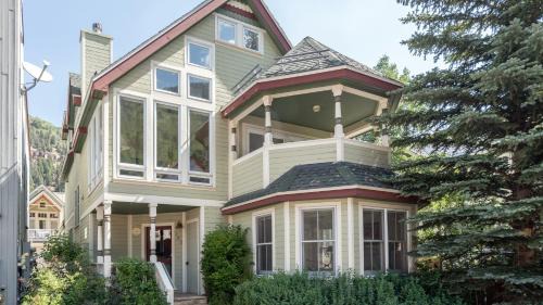 Telluride House | Legacy House by AvantStay Beautiful 4BDR Home in Great Location w Hot Tub