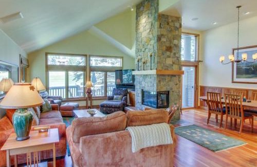 Elkhorn Village Apartment | Legends - Simply Perfect Elkhorn Retreat