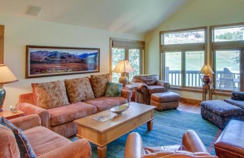 Elkhorn Village Apartment | Legends - Simply Perfect Elkhorn Retreat