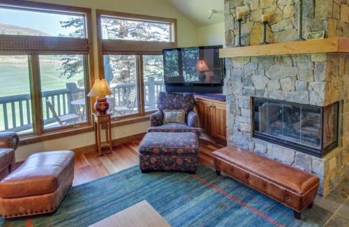 Elkhorn Village Apartment | Legends - Simply Perfect Elkhorn Retreat