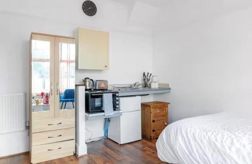 Welford Apartment | Leicester1BR-WiFi-ModernApt-Kitchen-Sleeps2