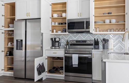 River District Boat Rental | Leisure at The Cove - 2-bedroom houseboat in Wilmington