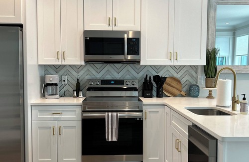 River District Boat Rental | Leisure at The Cove - 2-bedroom houseboat in Wilmington