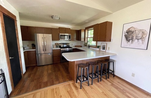 Emigrant House | Leisure on Leo! | 5 Bed, 2 Bath