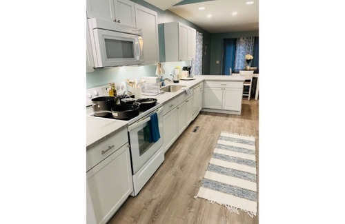 Lake Michigan Beach House | leisurely mile from 🐩 friendly Lake Michigan beach, HOT TUB 🥵 AVAILABLE!