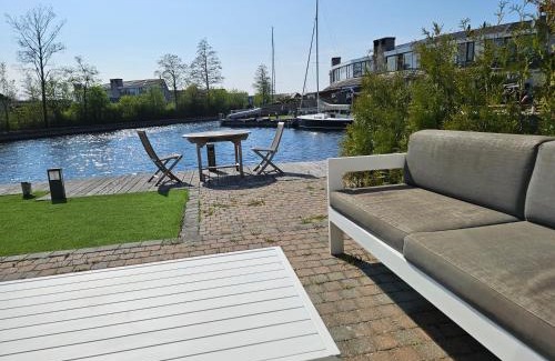 Lemmer House | Lemmer House - Luxe familiehuis aan het water