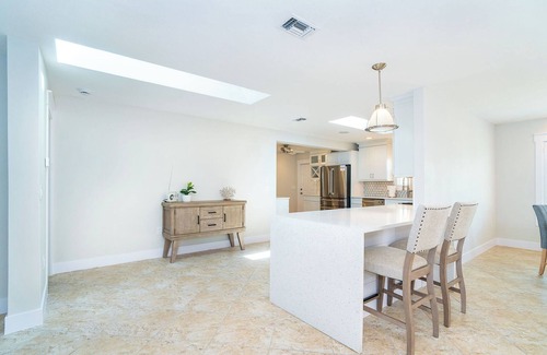 Point of Pines House | Lemon Bay Retreat-Boat/Jet Ski Hoist!