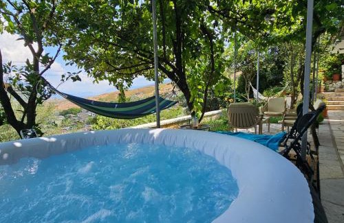 Gjirokaster Apartment | Lemon Garden Apartment-Hot Tub Jacuzzi