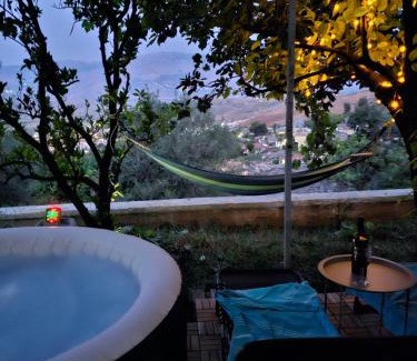 Gjirokaster Apartment | Lemon Garden Apartment-Hot Tub Jacuzzi