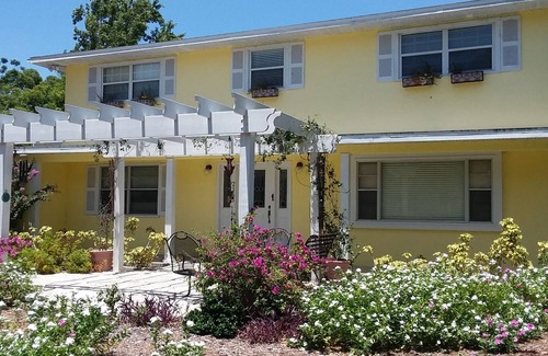 Englewood House | Lemoness - 4 bedrooms, 3 baths, heated pool, 1/2 mile from Manasota Key Beach!