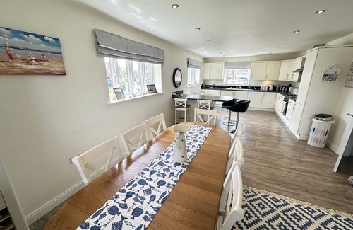 Filey Cottage | Len's Lookout - a cottage that sleeps 8 guests in 4 bedrooms