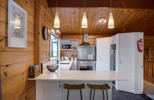 Lynmore House | Leo's Place | Spacious Lynmore House with Spa Pool