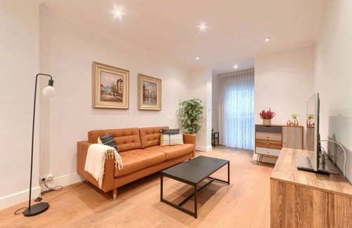 Bilbao City Centre Apartment | Lersundi Chic Stay