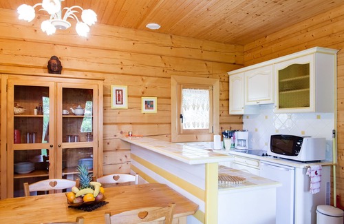Sarlat-la-Caneda Ski Chalet | Les Acacias: Chalet and swimming pool in the heart of Sarlat.