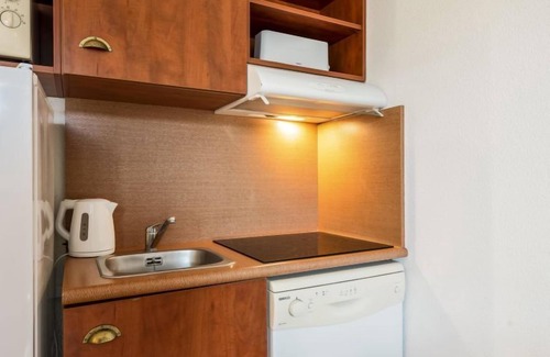 Le Verdon-sur-Mer Apartment | Les Alcyons Studio Cabine by Interhome